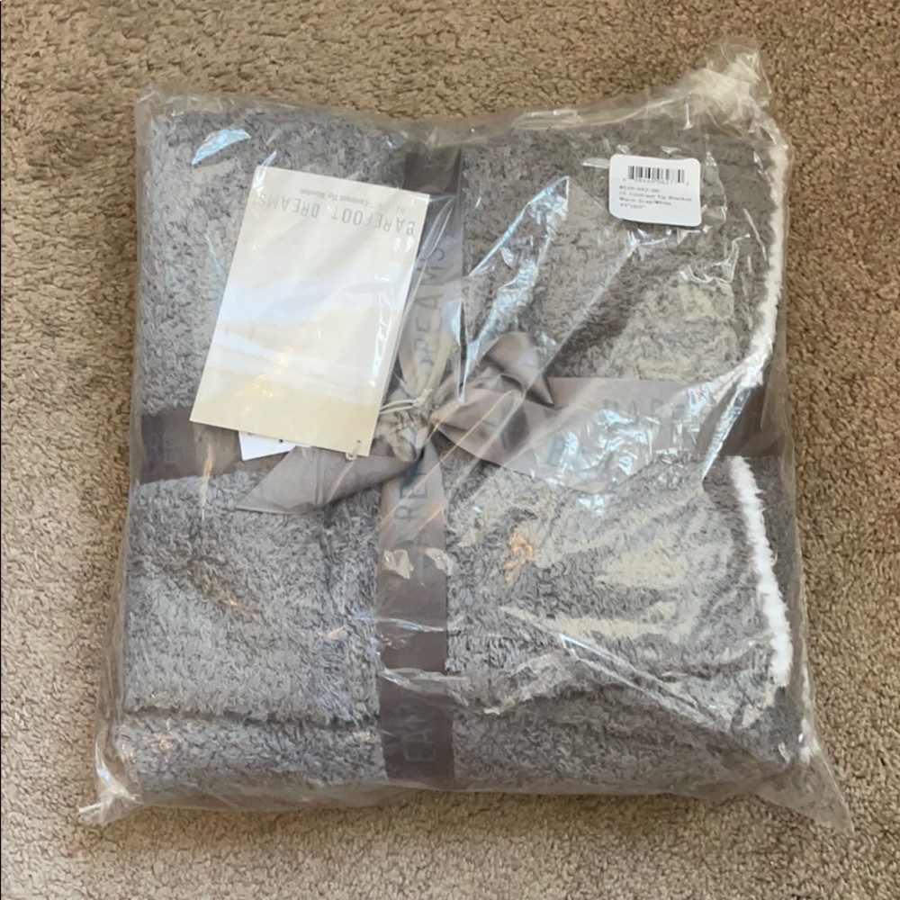 Barefoot Dreams Contrast Tip Blanket